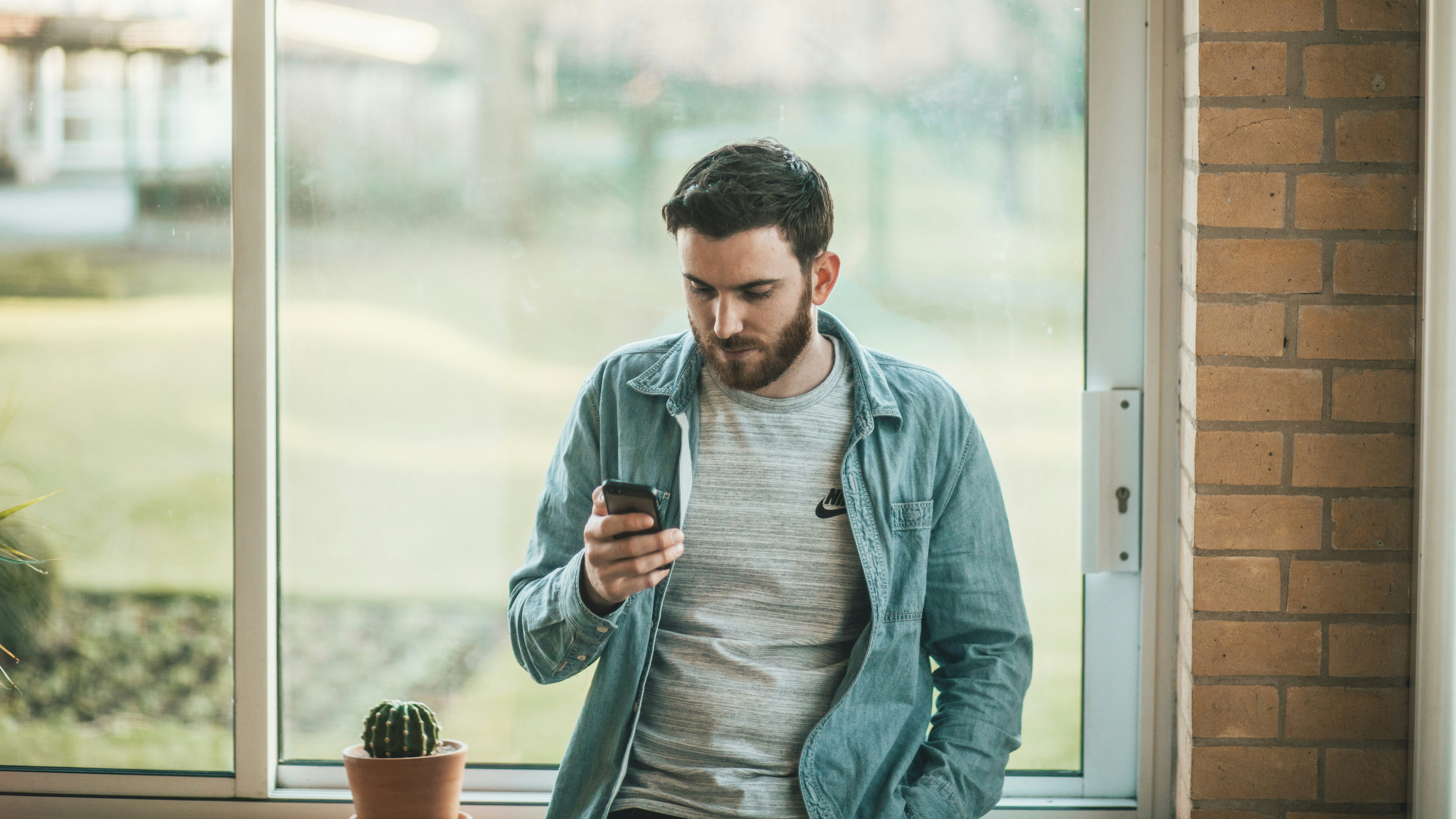 Mobile Geo Check-in & Out Hero image